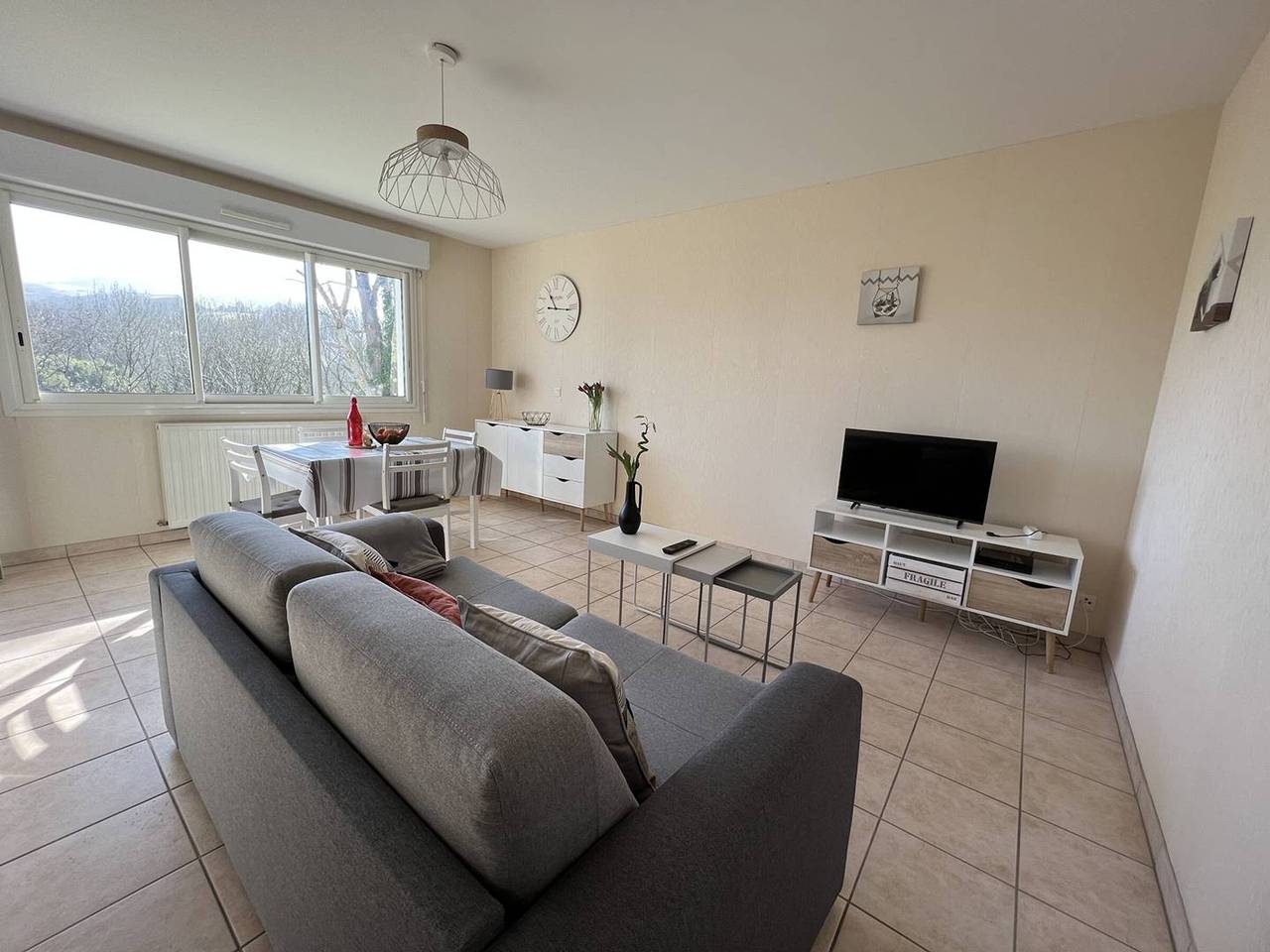 Apartamento entero, Apartamento céntrico con terraza y vistas – Cambo-les-Bains in Cambo-les-Bains, Region de Bayona