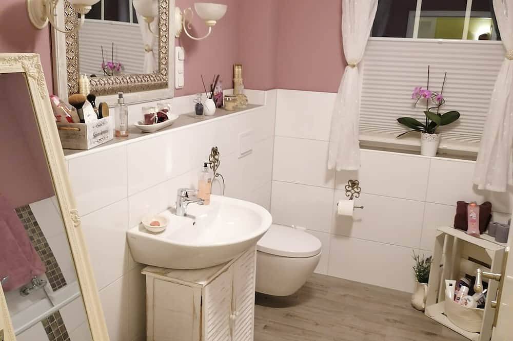 Bungalow „Haus Sonnenschein“ mit privater Terrasse, Garten und Wlan in Löhne, Nordrhein-Westfalen