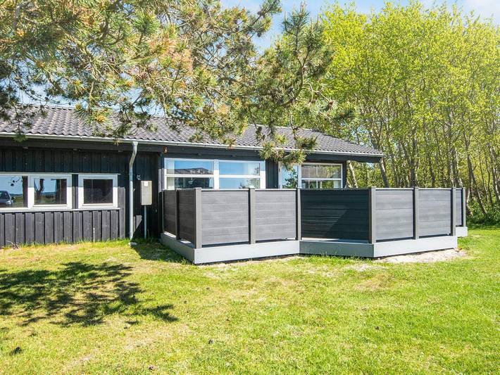 Ferieudlejning for 8 personer, med terrasse og sauna samt jacuzzi, husdyr tilladt i Ebeltoft