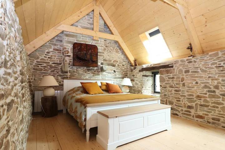 In the heart of the historic district in Lannion, Ceinture Dorée