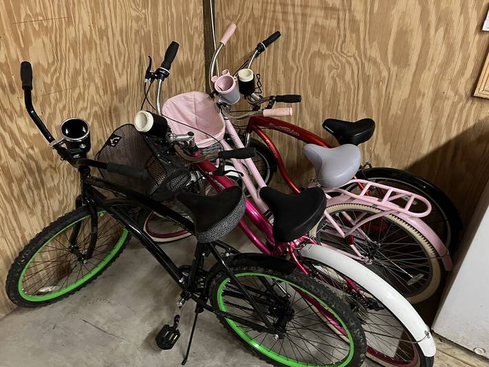 Vacation rental for 12 people, with terrace and pool as well as yard in Edisto Island