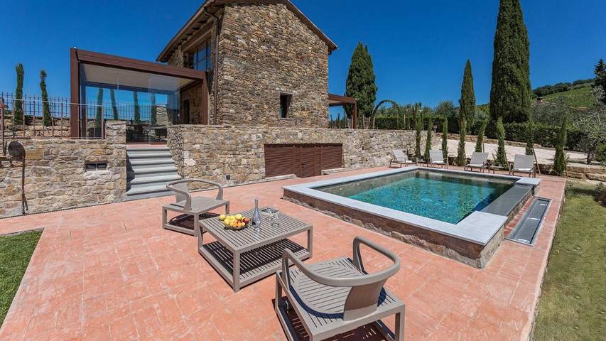 Location de vacances pour 4 personnes, avec vue et terrasse ainsi que piscine et jardin dans Badia a Passignano - 2