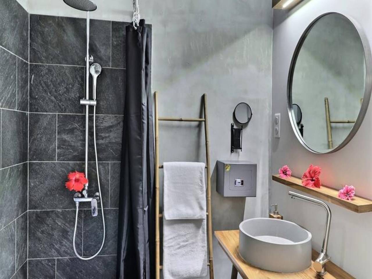 Ganze Wohnung, Villa in Papeete mit Infinity-Pool und Aussicht in Faa'a, Tahiti