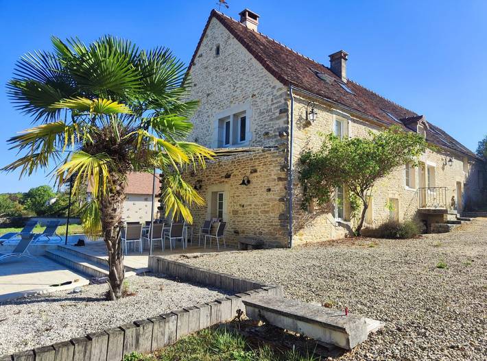 Gîte pour 10 personnes, avec Terrasse ainsi que Jardin et Piscine dans Yonne - 2