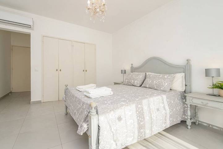 Villas with 2 Heatable Pools & BBQ in Carvoeiro, Faro Distrikt