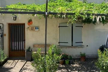 Gîte pour 4 personnes, avec terrasse et jardin à Villemagne-l'Argentière
