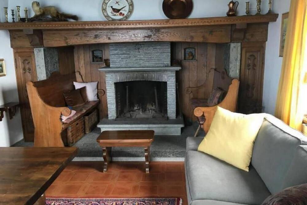 \"Haus St. Bernhard in Monte Brè sopra Locarno, Orselina