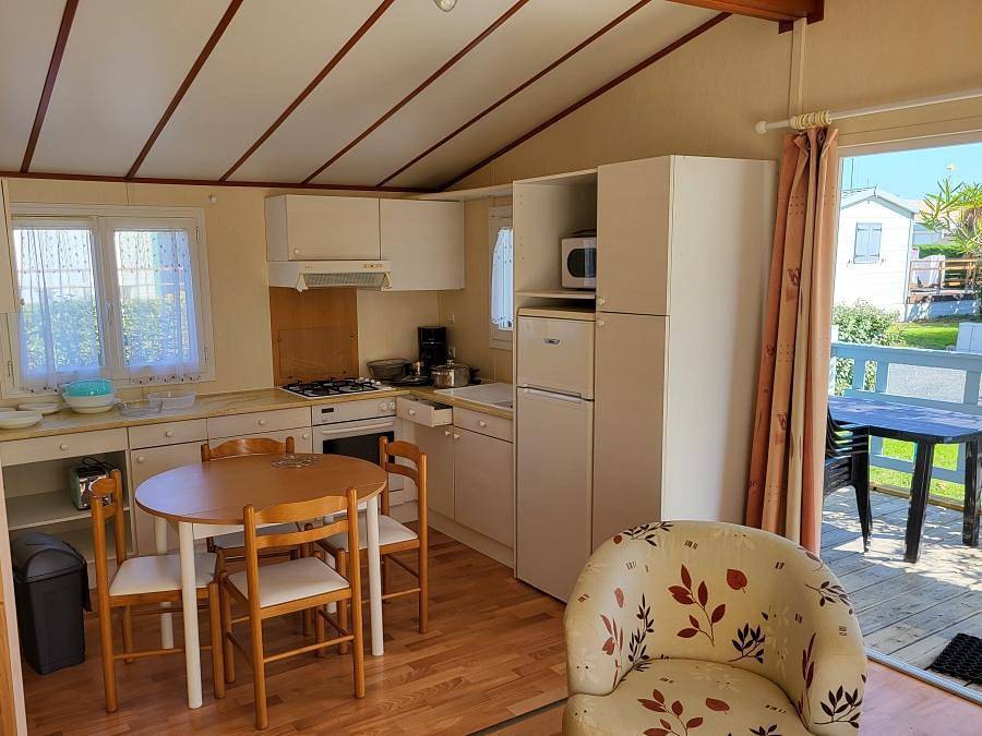 Camping du Domaine de l'Auzance - Chalet 4 persons - Confort 2 Cha 40m2 with covered terrace in Brem-sur-Mer, Loire Valley