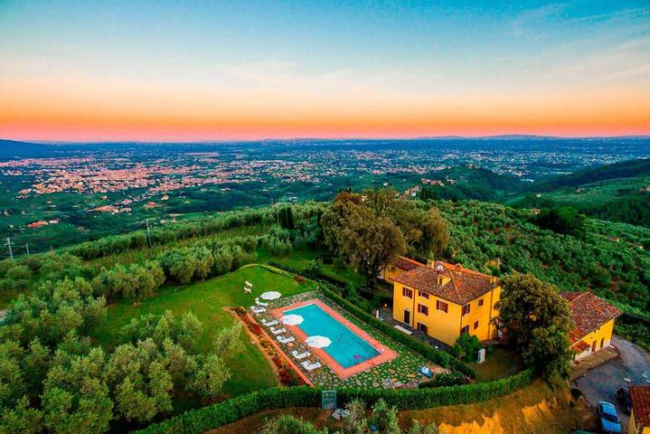 Ferienhaus für 12 Personen, mit Garten und Pool in Massa e Cozzile