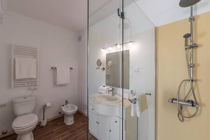 Maison d’hôte pour 2 personnes, avec piscine et balcon ainsi que vue et sauna à Portimão - 2