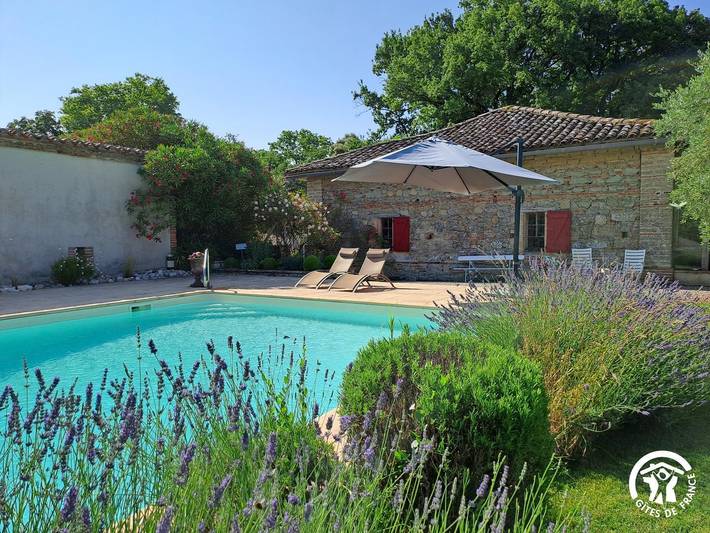 Gîte pour 4 personnes, avec terrasse et piscine à Giroussens