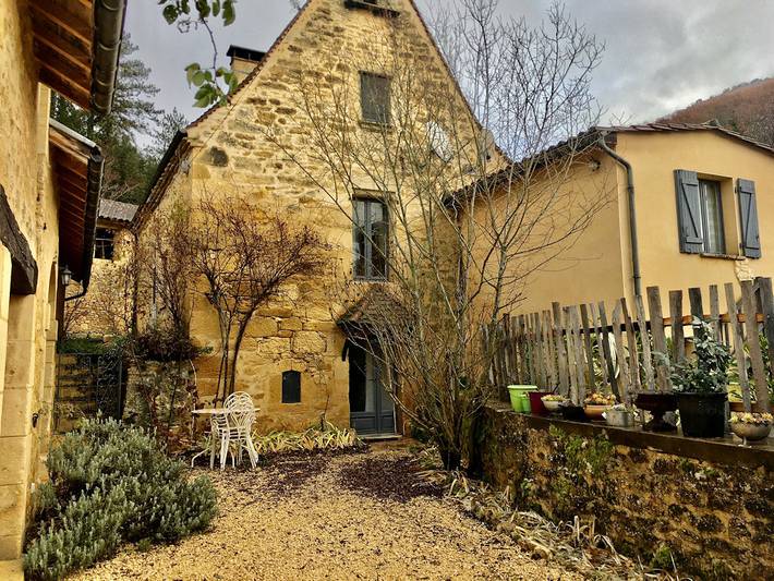 Gîte pour 6 personnes, avec terrasse ainsi que piscine et jardin à Saint-Cybranet - 2