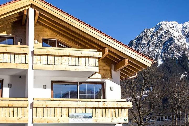 Ferienhaus für 8 Personen, mit Garten und Whirlpool sowie Sauna, mit Haustier in Oberstdorf