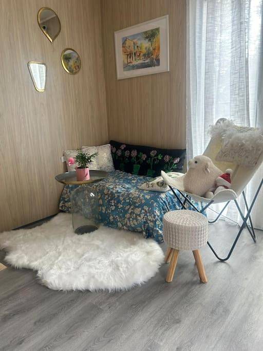Gîte pour 2 personnes, avec terrasse ainsi que vue et jardin à Saint-Clément-de-Rivière - 3