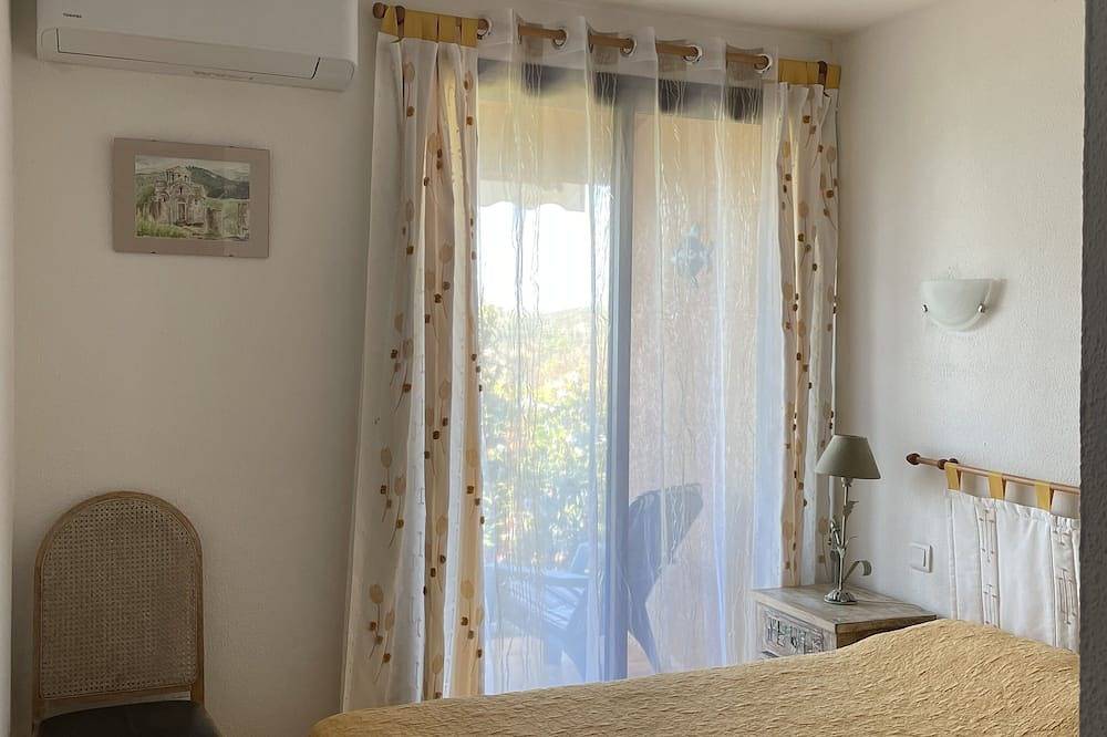Entire apartment, Sea view. Luxury residence in a flower-filled park. 3-star rating in Cargèse, Parc naturel régional de Corse