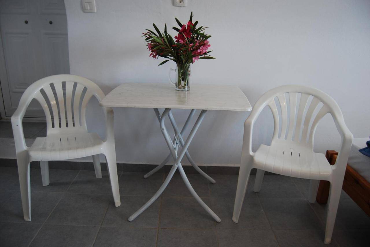Apollo Rooms in Plage d'Perivolos, Santorin