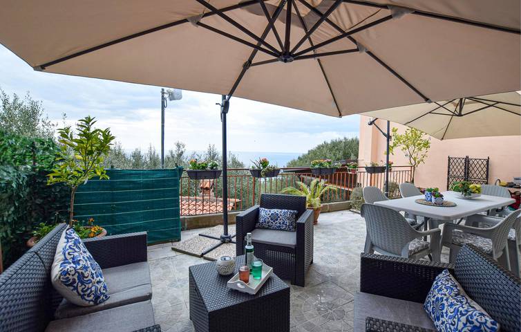 Appartamento intero, Appartamento con vista mare, Wi-Fi, cucina, terrazza e parcheggio - a 2,5 km dalla spiaggia in Ascea, Cilento Coast