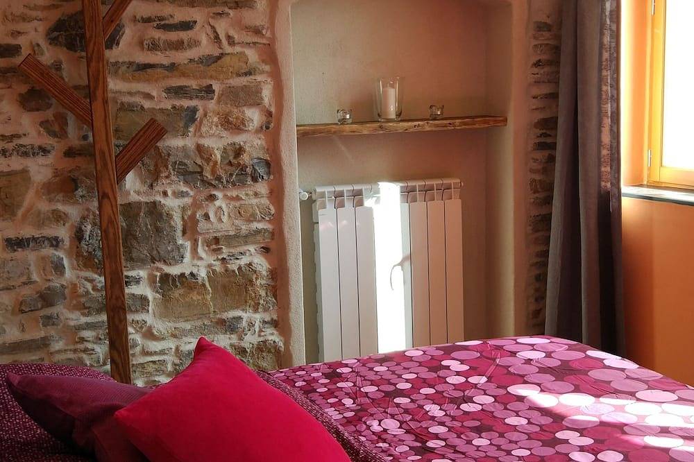 Wonderful Stone House With Terrace, Pool, Wonderful View in Badalucco, Riviera di Ponente