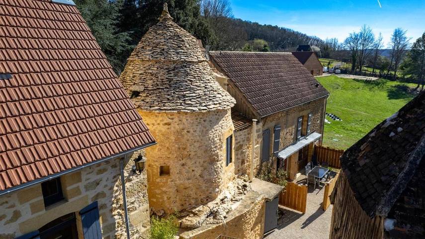 Location de vacances pour 4 personnes, avec vue ainsi que jardin et piscine dans Castels et Bézenac - 2