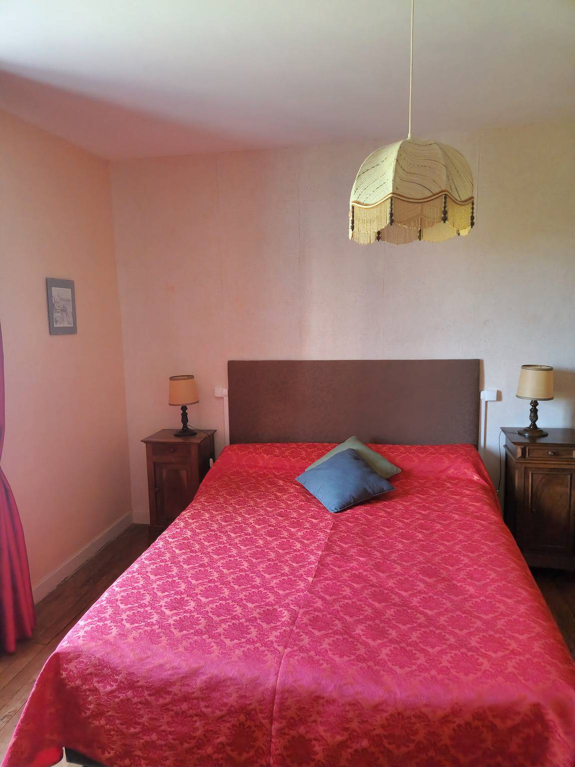 Chambre 'Le Vieux Noyer - Érable' avec jardin partagé et Wi-Fi in Réaux-sur-Trèfle, Région de Jonzac