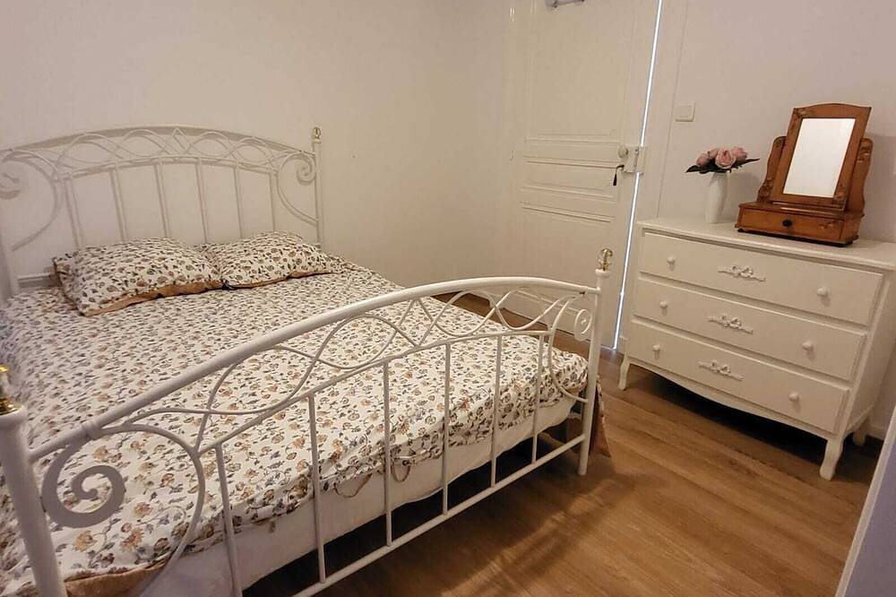 Manor house in a haven of peace in Haute Azergues. in Saint-Just-d'Avray, Beaujolais