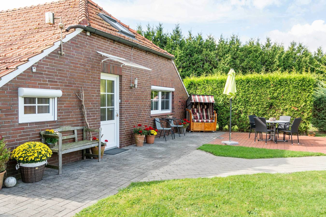 Ferienhaus 'Deichperle Tini' mit gemeinsamer Terrasse und Wlan in Dornumersiel, Dornum