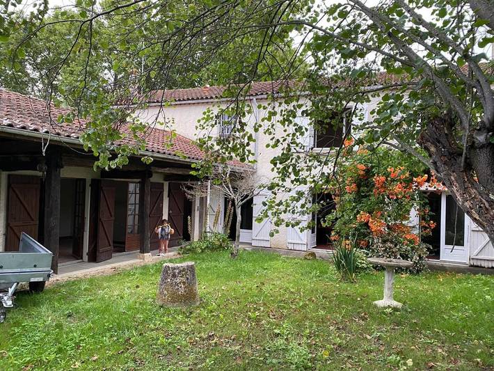 Gîte pour 8 personnes, avec jardin et terrasse à Mouchan