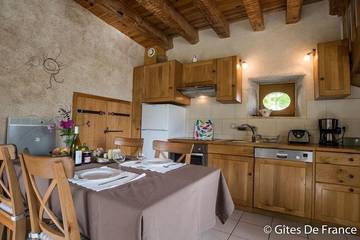 Gîte pour 4 personnes, avec jardin à Chaptuzat