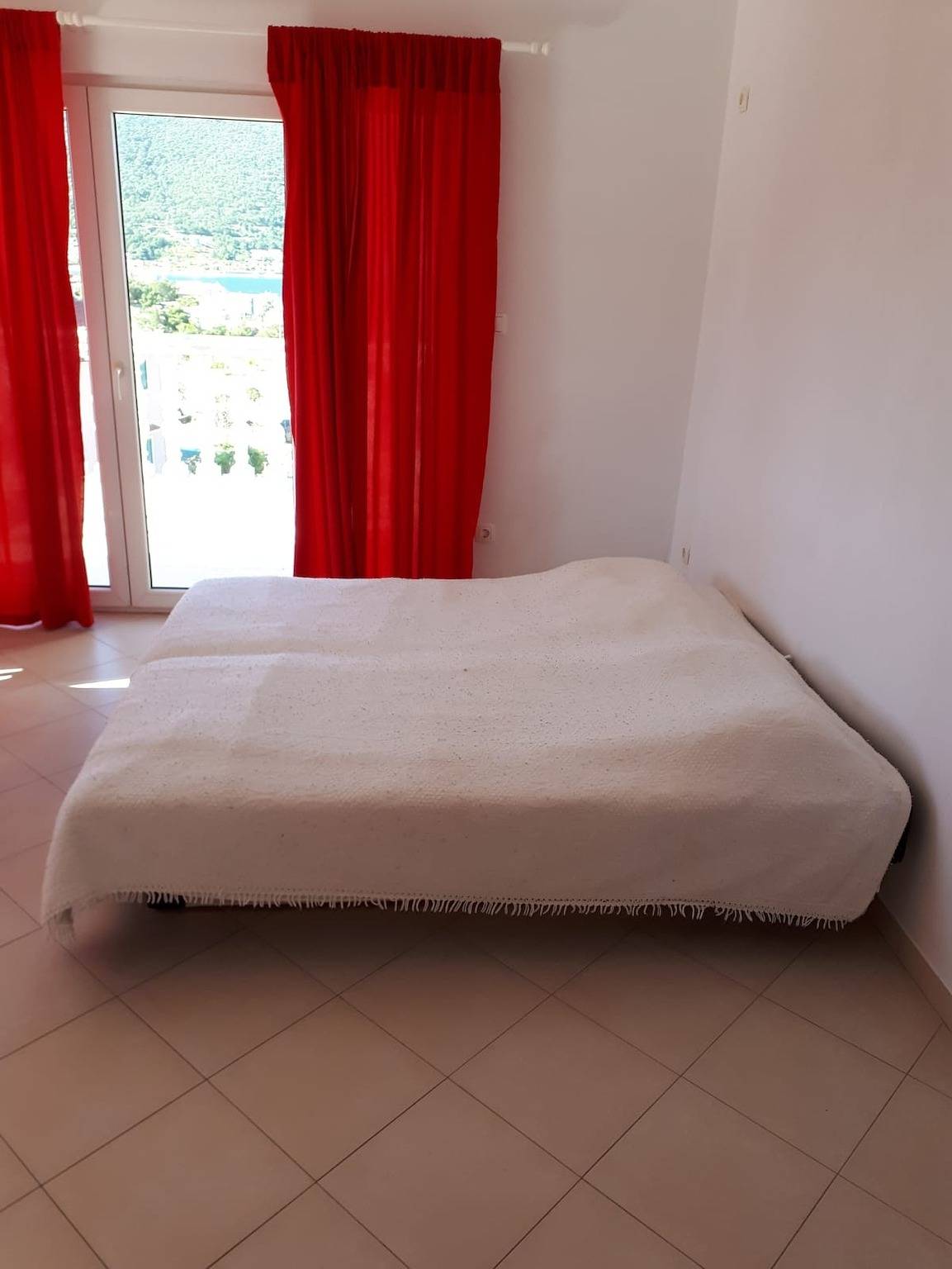 Ganze Wohnung, 1-Zimmer-Ferienwohnung mit Terrasse und Meerblick Grebastica, Sibenik A-24934-c in Zaboric, Šibenik-Knin