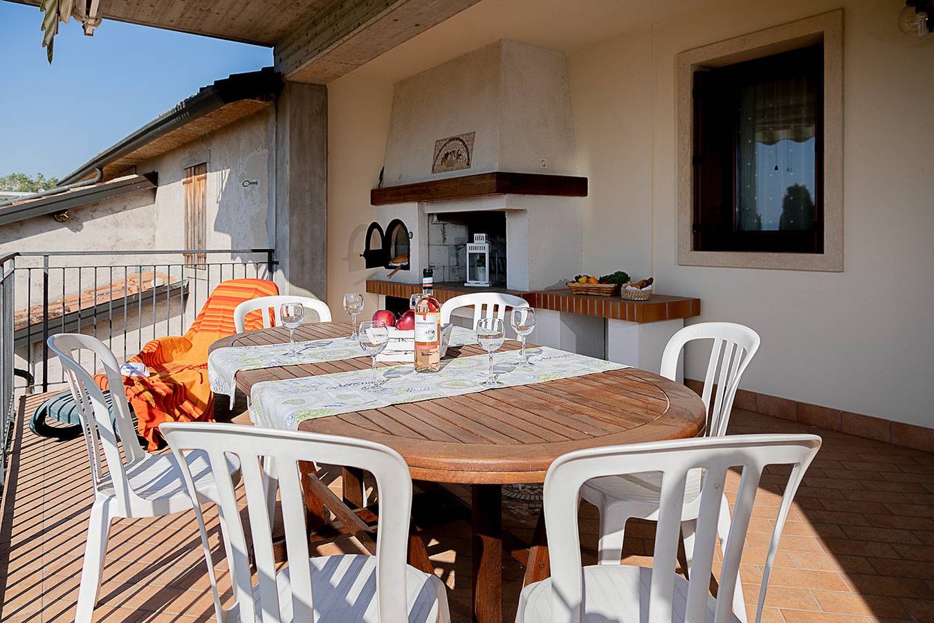 Apartamento entero, Regarda - trilocale "Eden 1” con barbecue e terrazza vista lago in Lazise, Montañas Garda