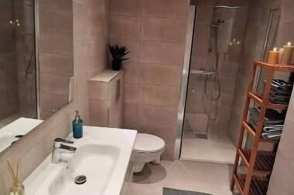 Ganze Wohnung, New, modern and comfortable apartment with free parking in Spydeberg