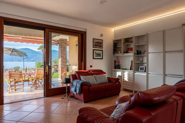 Casa vacanza per 7 persone, con balcone e giardino a Comune di Ispra