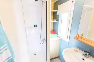 Camping pour 4 Personnes dans La Londe-les-Maures, Région de Toulon, Photo 3