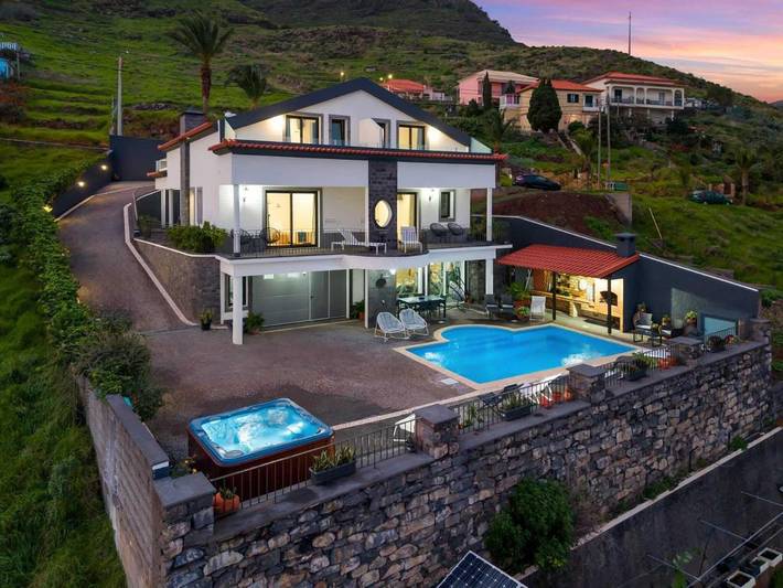Maison d’hôte pour 2 personnes, avec Terrasse et Jacuzzi ainsi que Jardin et Piscine à Caniçal