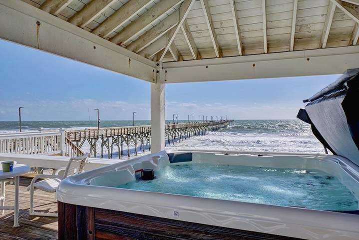 Vacation rental for 12 people, with hot tub and balcony in Surf City
