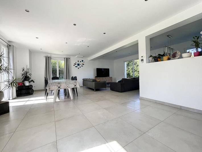 Location de vacances pour 6 personnes, avec jardin, animaux acceptés à Bréançon