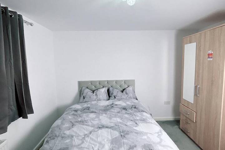 Ellas Stays 3 Bedroom Detached house in Farnworth Bolton, Greater Manchester. in Bolton, Grand Manchester