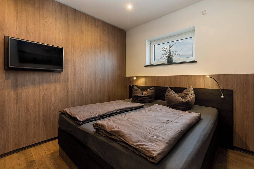 Traumhaus/Privatstrand 100m², Sauna,Kamin,Klimaanlage,Terrasse,Garten,Grill,Boot in Löbnitz, Nordsachsen