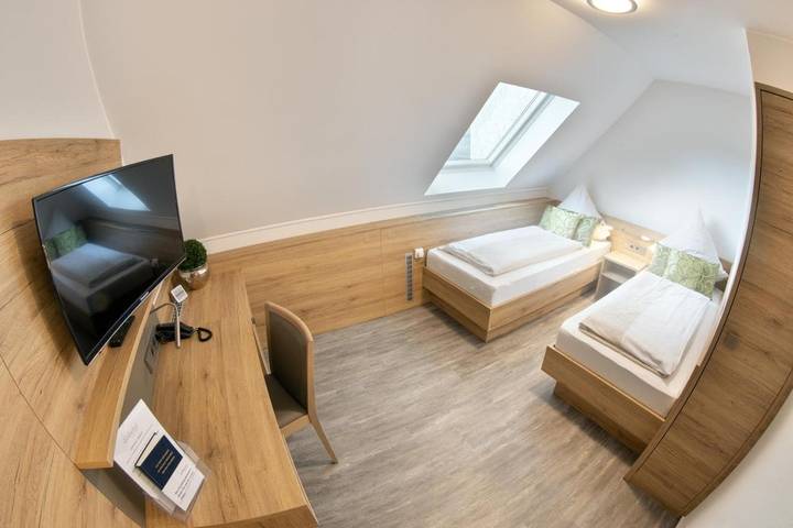 Hotel für 2 Personen, mit Terrasse und Garten sowie Ausblick und Seeblick in Wiehengebirge - 3