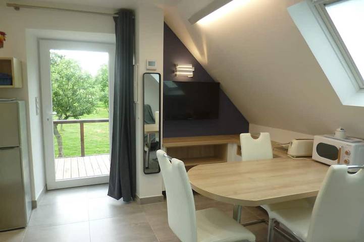 Gîte pour 3 personnes, avec terrasse et jardin