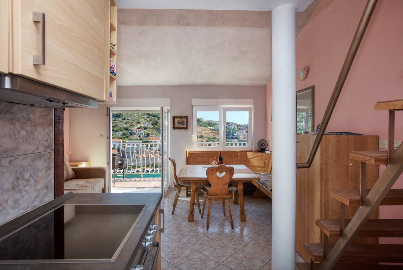 Ganze Wohnung, 1-Zimmer-Ferienwohnung am Strand Bucht Kalebova Luka, Rogoznica -a in Razanj, Šibenik-Knin