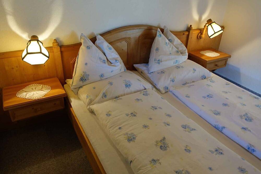 Ganze Wohnung, Ferienwohnung mit Balkon in idyllischer Lage in Strobl, Bezirk Salzburg-Umgebung