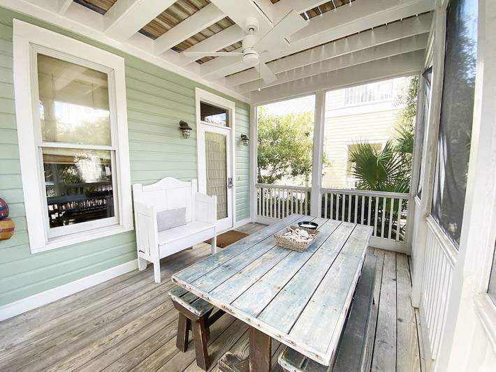 Vacation house for 9 people, with pool and balcony, with pets in Seaside