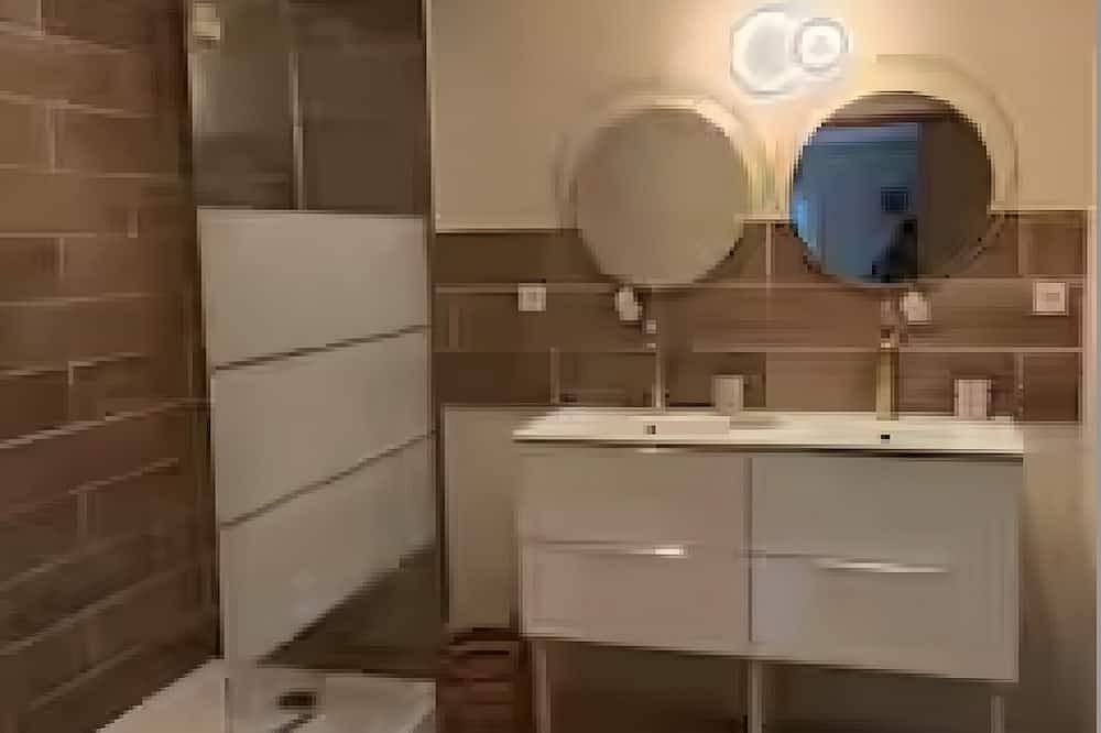 Chambre d’hôtes « Vue sur Étang » avec piscine, terrasse partagées et Wi-Fi in Chitenay, Sologne
