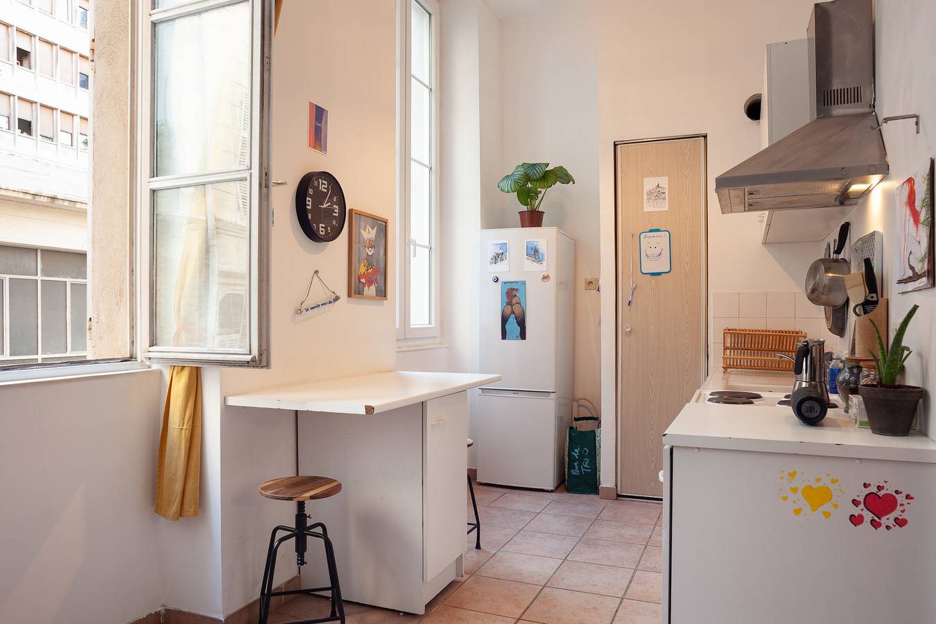 Entire apartment, Apartment 'Artistique Et Pragmatique' with Wi-Fi in Marseille, Marseille region