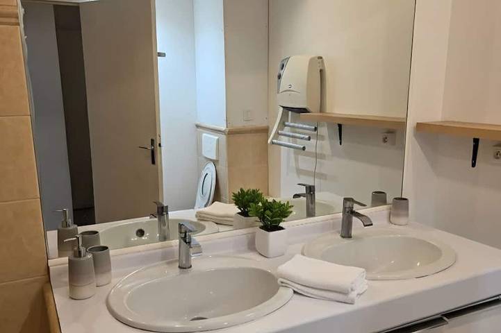 Ganze Wohnung, Ferienhaus mit Pool, eingezäuntem Garten – Haustiere willkommen in Saint-Gilles, Mittelmeerküste (Frankreich)