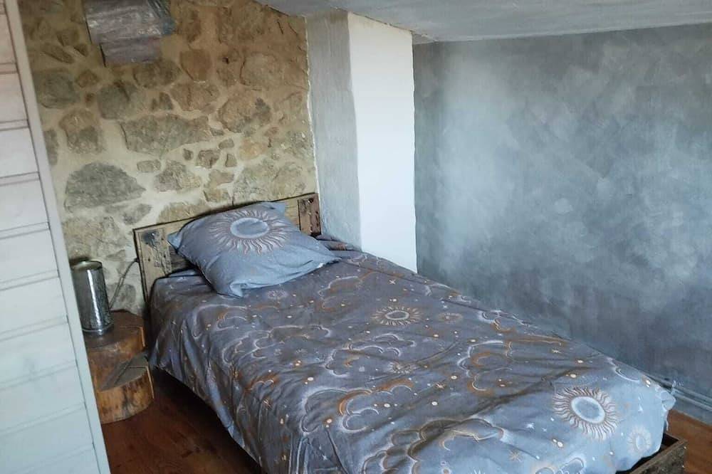 Le Repaire, gîte dog-friendly au sein de la tanière de l'alchimiste. in Sécheras, Région de Tournon-sur-Rhône