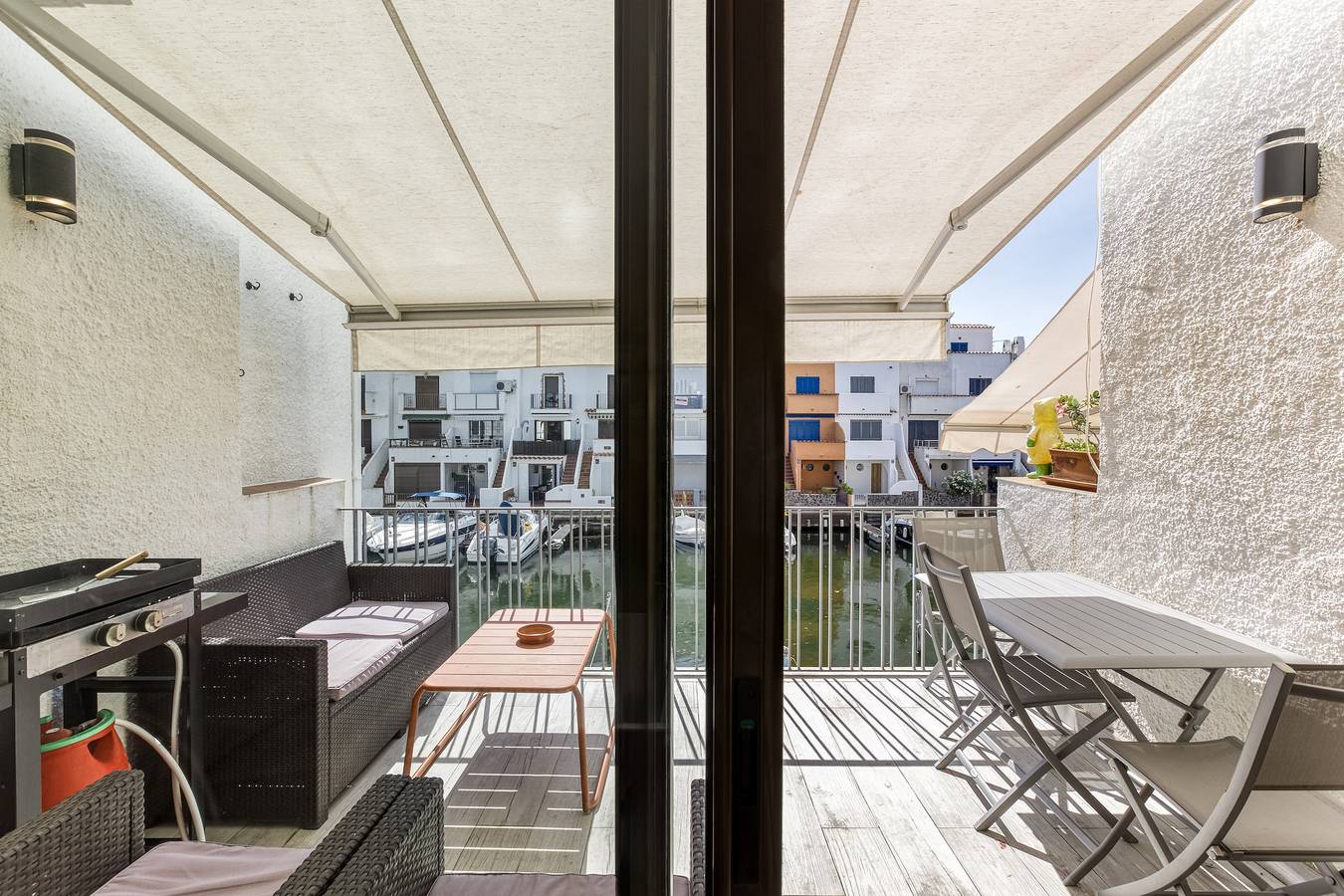 Ferienhaus 'Port Empúries' mit Meerblick, privatem Pool und Klimaanlage in Empuriabrava, Oberampurien