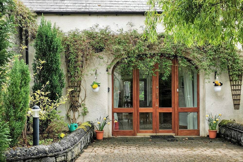 Beautifully Restored Coach House In Woodlands Overlooking the Suir Estuary in County Waterford