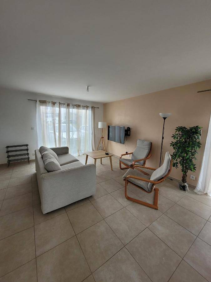 Location de vacances pour 6 personnes, avec vue et jardin à Saint-Père-Marc-en-Poulet - 3